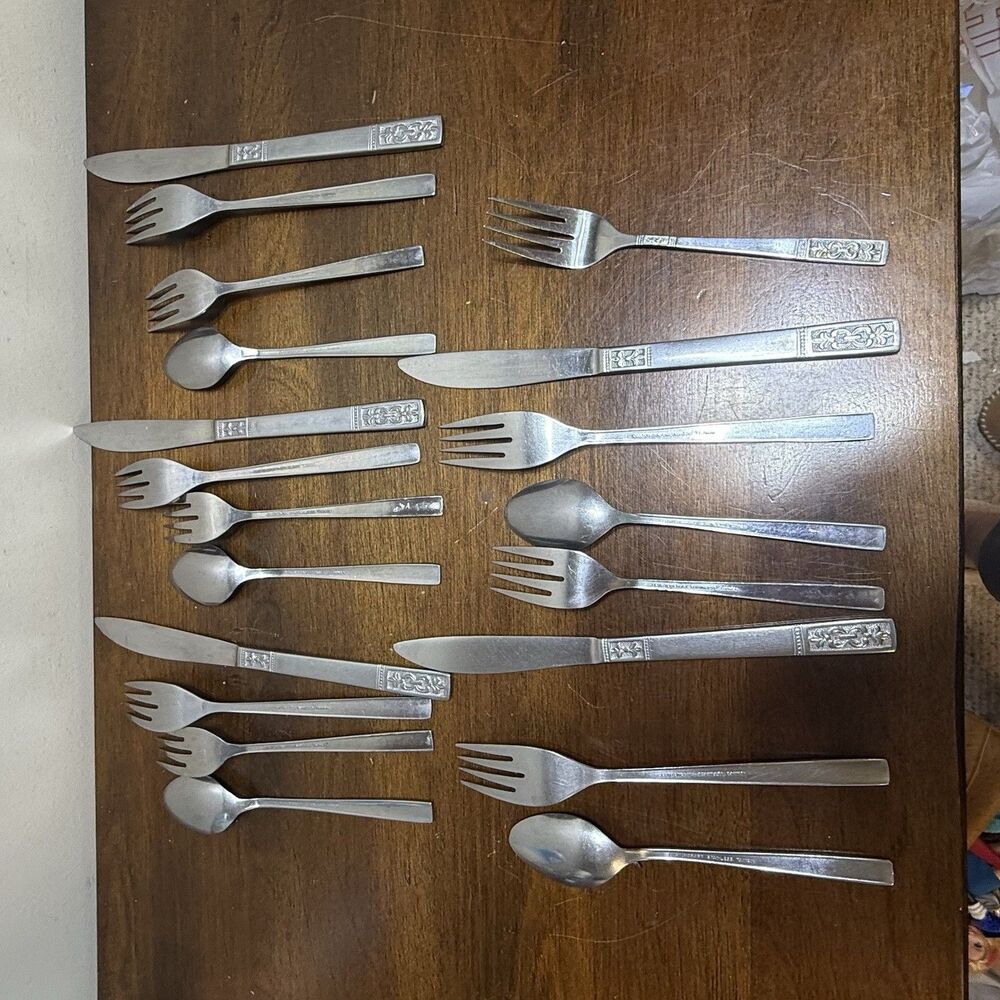 MCM Customcraft Stainless CUS3 Fleur De Lis Flatware 20 Piece Knife Spoon 2 Fork - Picture 7 of 8
